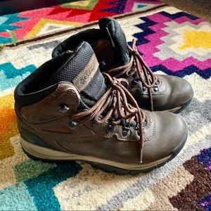 Columbia Newton Ridge Hiking Boots 🥾